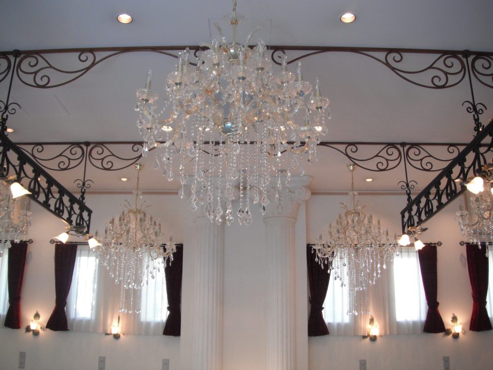 最新の海外インテリア照明の納品事例集 | 気品溢れるクリスタルシャンデリアやペンダントライトをご要望の方へ|宮城県気仙沼市の結婚式場 最新の海外インテリア照明の納品事例集 | 気品溢れるクリスタルシャンデリアやペンダントライトをご要望の方へ|宮城県気仙沼市の結婚式場