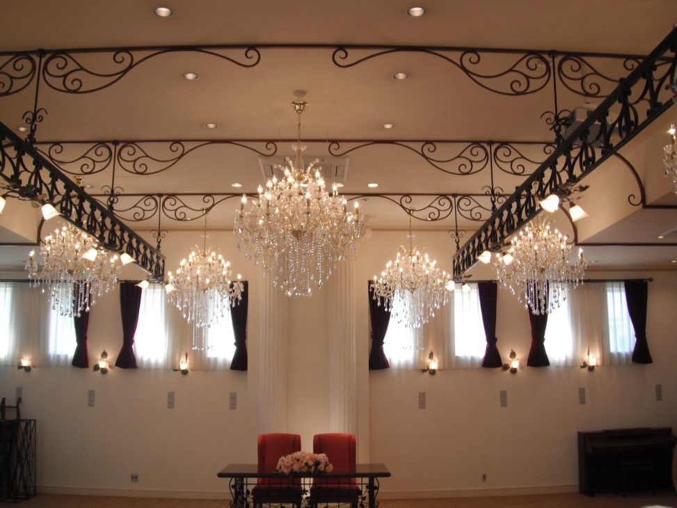 最新の海外インテリア照明の納品事例集 | 気品溢れるクリスタルシャンデリアやペンダントライトをご要望の方へ|宮城県気仙沼市の結婚式場 最新の海外インテリア照明の納品事例集 | 気品溢れるクリスタルシャンデリアやペンダントライトをご要望の方へ|宮城県気仙沼市の結婚式場
