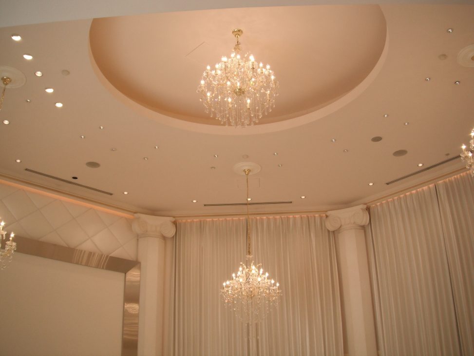 最新の海外インテリア照明の納品事例集 | 気品溢れるクリスタルシャンデリアやペンダントライトをご要望の方へ|宮城県気仙沼市の結婚式場 最新の海外インテリア照明の納品事例集 | 気品溢れるクリスタルシャンデリアやペンダントライトをご要望の方へ|宮城県気仙沼市の結婚式場