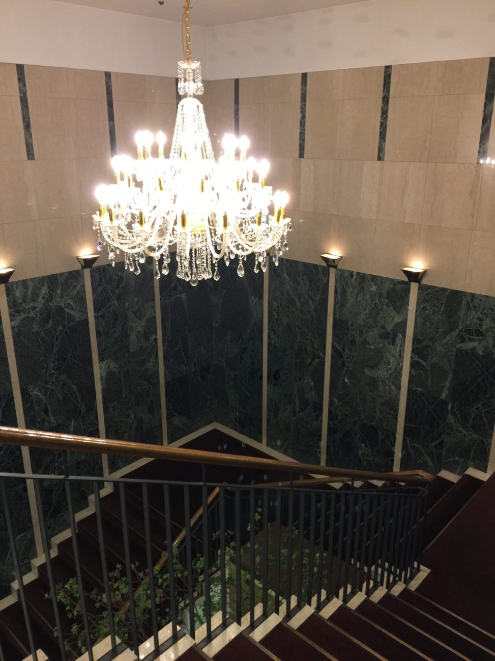 最新の海外インテリア照明の納品事例集 | 大型のシャンデリアをご希望の方に、低価格帯で販売しています。取付工事可能。|ベストウエスタンホテル名古屋の結婚式場 最新の海外インテリア照明の納品事例集 | 大型のシャンデリアをご希望の方に、低価格帯で販売しています。取付工事可能。|ベストウエスタンホテル名古屋の結婚式場