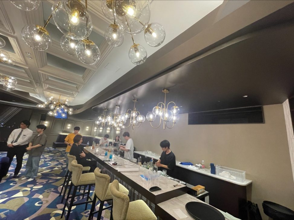 最新の海外インテリア照明の納品事例集 | 国内最大級ポーカールームは、なぜ“あの”クリアガラスボール特注照明を選んだのか? 最新の海外インテリア照明の納品事例集 | 国内最大級ポーカールームは、なぜ“あの”クリアガラスボール特注照明を選んだのか?