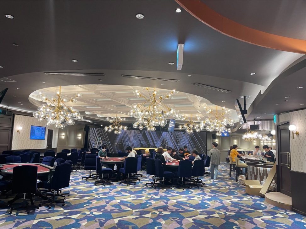 最新の海外インテリア照明の納品事例集 | 国内最大級ポーカールームは、なぜ“あの”クリアガラスボール特注照明を選んだのか? 最新の海外インテリア照明の納品事例集 | 国内最大級ポーカールームは、なぜ“あの”クリアガラスボール特注照明を選んだのか?