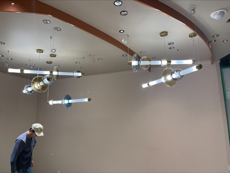 最新の海外インテリア照明の納品事例集 | 国内最大級ポーカールームは、なぜ“あの”クリアガラスボール特注照明を選んだのか? 最新の海外インテリア照明の納品事例集 | 国内最大級ポーカールームは、なぜ“あの”クリアガラスボール特注照明を選んだのか?