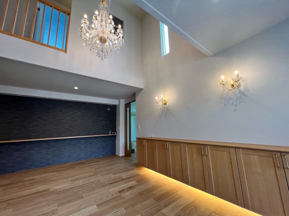 最新の海外インテリア照明の納品事例集 | 個人宅邸|吹き抜けにピッタリのクリスタルシャンデリア 15灯(H1570mm) 最新の海外インテリア照明の納品事例集 | 個人宅邸|吹き抜けにピッタリのクリスタルシャンデリア 15灯(H1570mm)