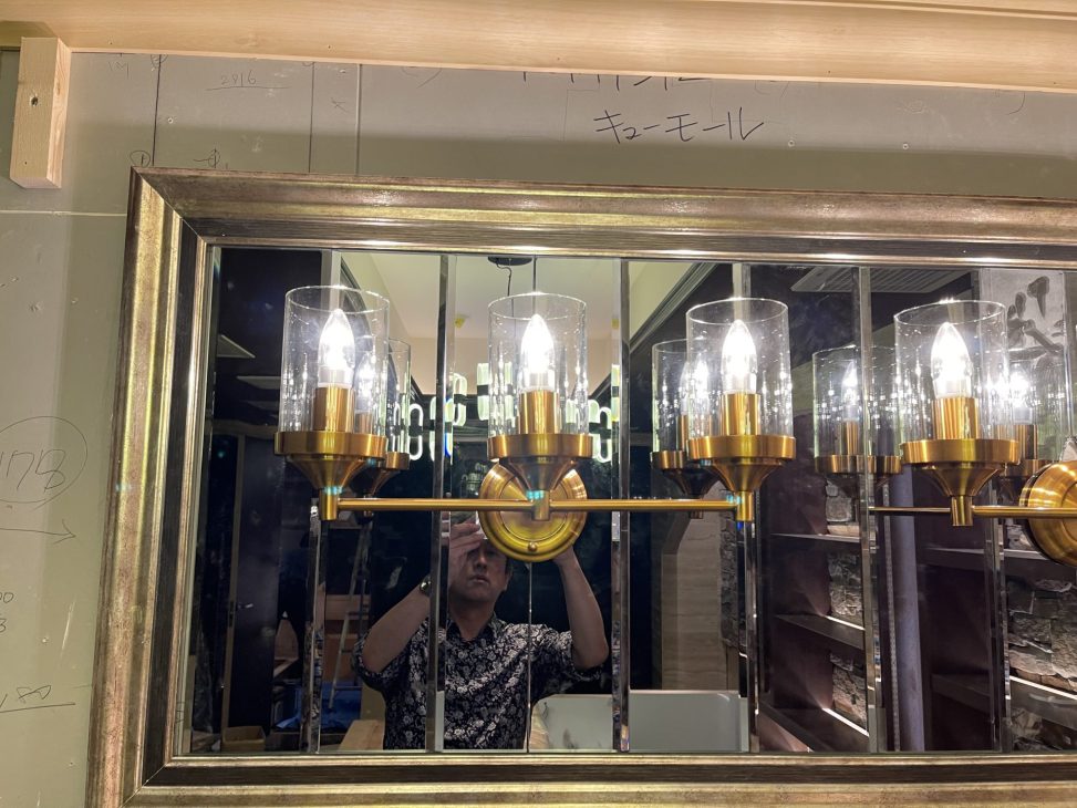 最新の海外インテリア照明の納品事例集 | 銀座クラブへ特注シャンデリアを納品:あなたの理想を形にする特注照明製作サービス 最新の海外インテリア照明の納品事例集 | 銀座クラブへ特注シャンデリアを納品:あなたの理想を形にする特注照明製作サービス