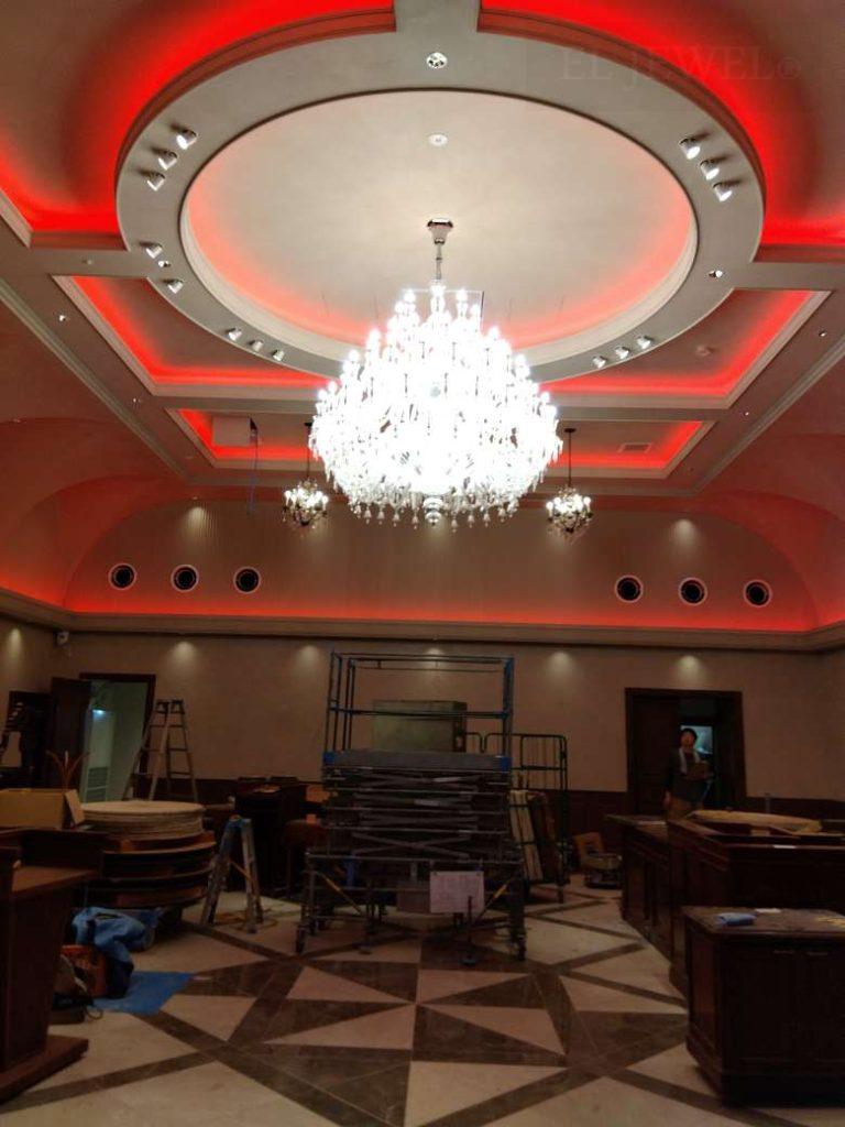 最新の海外インテリア照明の納品事例集 | 代官山レストランのシャンデリアに大型クラシックシャンデリア92灯を納品しました。 最新の海外インテリア照明の納品事例集 | 代官山レストランのシャンデリアに大型クラシックシャンデリア92灯を納品しました。