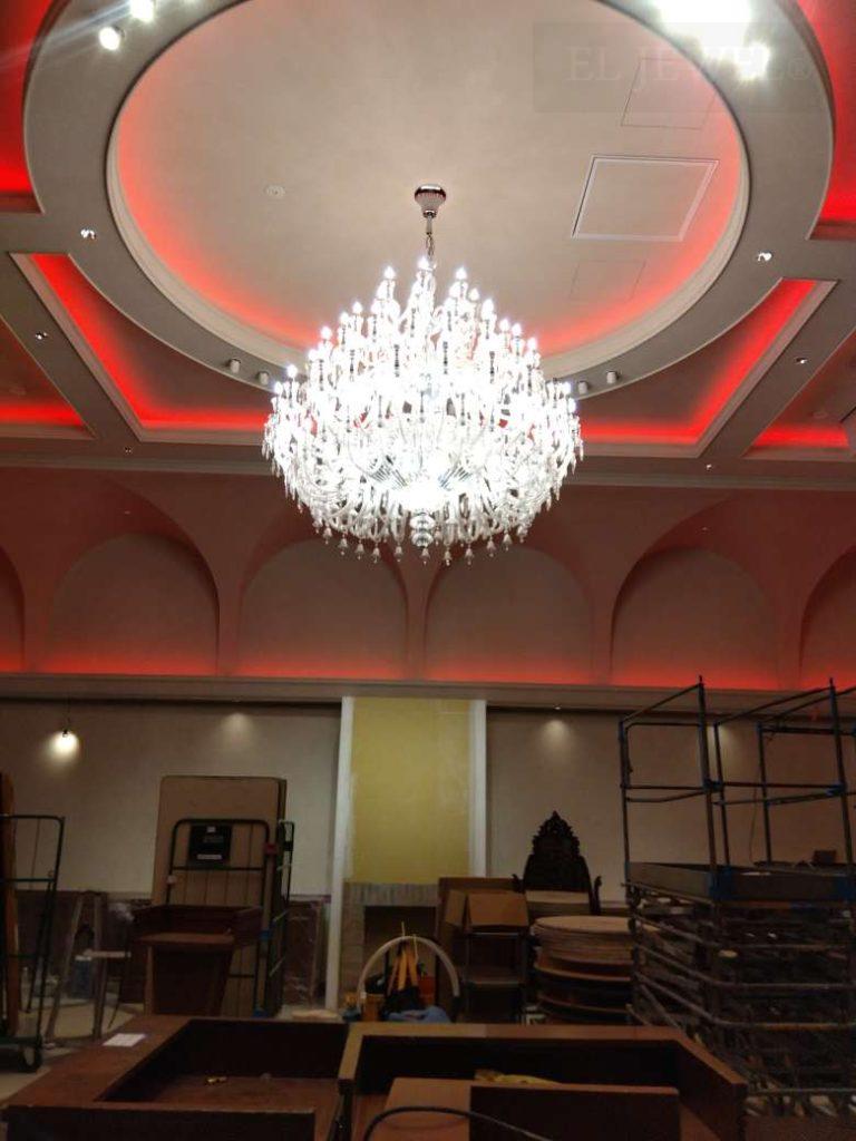 最新の海外インテリア照明の納品事例集 | 代官山レストランのシャンデリアに大型クラシックシャンデリア92灯を納品しました。 最新の海外インテリア照明の納品事例集 | 代官山レストランのシャンデリアに大型クラシックシャンデリア92灯を納品しました。