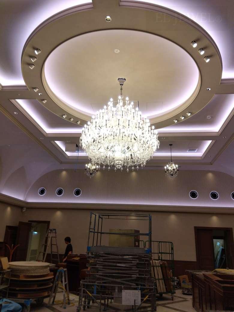 最新の海外インテリア照明の納品事例集 | 代官山レストランのシャンデリアに大型クラシックシャンデリア92灯を納品しました。 最新の海外インテリア照明の納品事例集 | 代官山レストランのシャンデリアに大型クラシックシャンデリア92灯を納品しました。