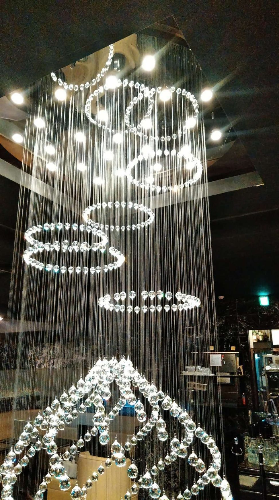 最新の海外インテリア照明の納品事例集 | 厚木市のクラブ様にクリスタルカーテンとクリスタルシャンデリアを納品しました。 最新の海外インテリア照明の納品事例集 | 厚木市のクラブ様にクリスタルカーテンとクリスタルシャンデリアを納品しました。