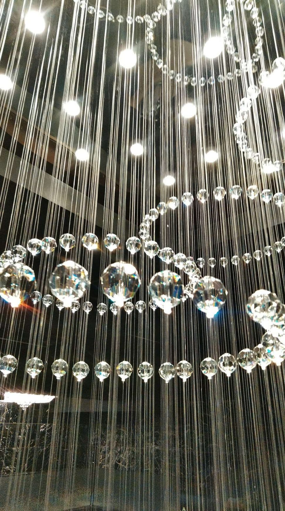最新の海外インテリア照明の納品事例集 | 厚木市のクラブ様にクリスタルカーテンとクリスタルシャンデリアを納品しました。 最新の海外インテリア照明の納品事例集 | 厚木市のクラブ様にクリスタルカーテンとクリスタルシャンデリアを納品しました。