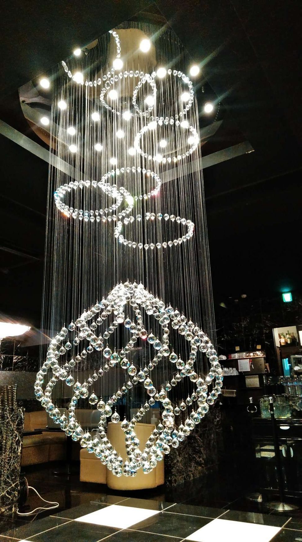 最新の海外インテリア照明の納品事例集 | 厚木市のクラブ様にクリスタルカーテンとクリスタルシャンデリアを納品しました。 最新の海外インテリア照明の納品事例集 | 厚木市のクラブ様にクリスタルカーテンとクリスタルシャンデリアを納品しました。