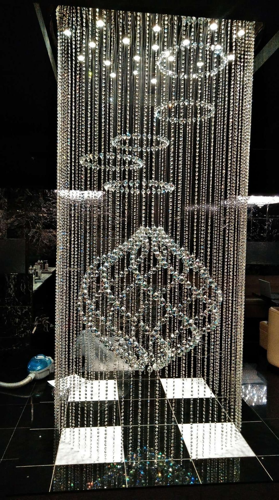 最新の海外インテリア照明の納品事例集 | 厚木市のクラブ様にクリスタルカーテンとクリスタルシャンデリアを納品しました。 最新の海外インテリア照明の納品事例集 | 厚木市のクラブ様にクリスタルカーテンとクリスタルシャンデリアを納品しました。