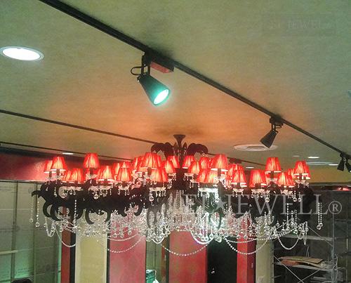 最新の海外インテリア照明の納品事例集 | LIZ LISA doll様に納品した大型レッドカラーシェードのブラックシャンデリア 最新の海外インテリア照明の納品事例集 | LIZ LISA doll様に納品した大型レッドカラーシェードのブラックシャンデリア