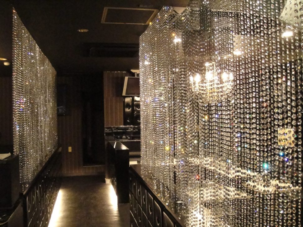最新の海外インテリア照明の納品事例集 | CLUB「アマテラス」様にクリスタルラインカーテンを納品しました。 最新の海外インテリア照明の納品事例集 | CLUB「アマテラス」様にクリスタルラインカーテンを納品しました。