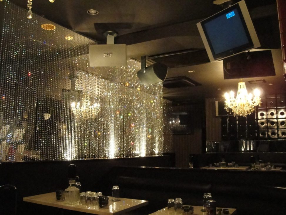 最新の海外インテリア照明の納品事例集 | CLUB「アマテラス」様にクリスタルラインカーテンを納品しました。 最新の海外インテリア照明の納品事例集 | CLUB「アマテラス」様にクリスタルラインカーテンを納品しました。