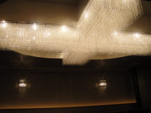 インテリア照明の納品実績 | 六本木 CLUB「エリゼ」様に特注のクリスタルカーテンを納品しました。