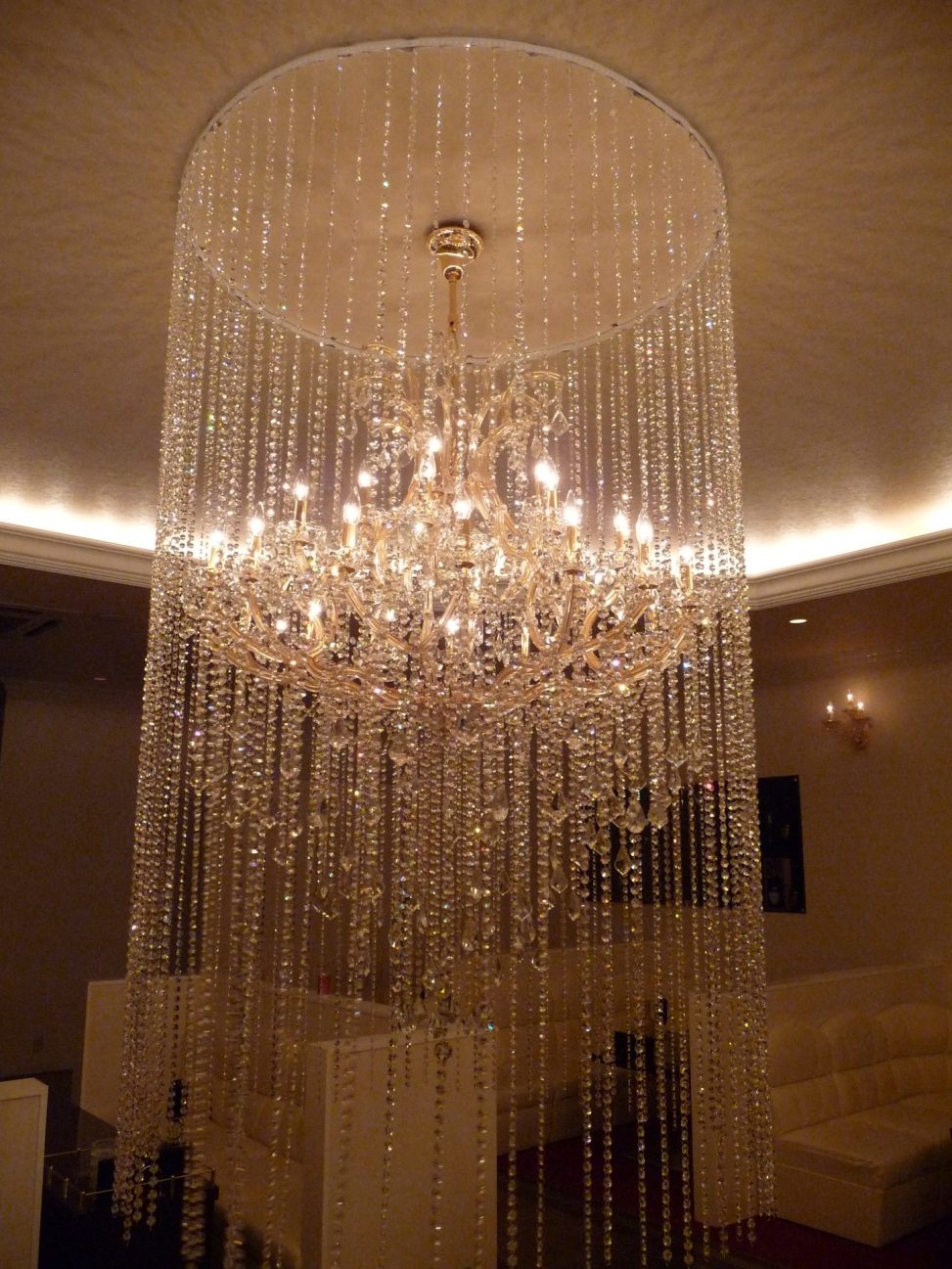 最新の海外インテリア照明の納品事例集 | クラブプレミア様にシャンデリアとクリスタルカーテンの特注照明 最新の海外インテリア照明の納品事例集 | クラブプレミア様にシャンデリアとクリスタルカーテンの特注照明