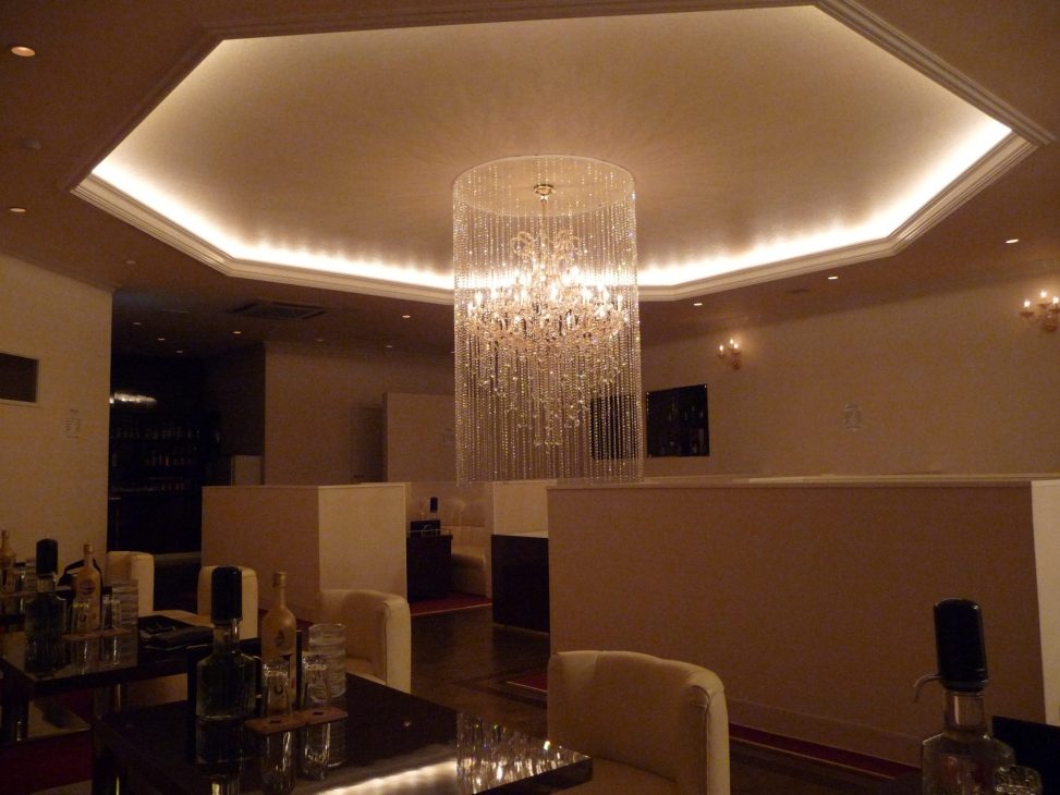 最新の海外インテリア照明の納品事例集 | クラブプレミア様にシャンデリアとクリスタルカーテンの特注照明 最新の海外インテリア照明の納品事例集 | クラブプレミア様にシャンデリアとクリスタルカーテンの特注照明