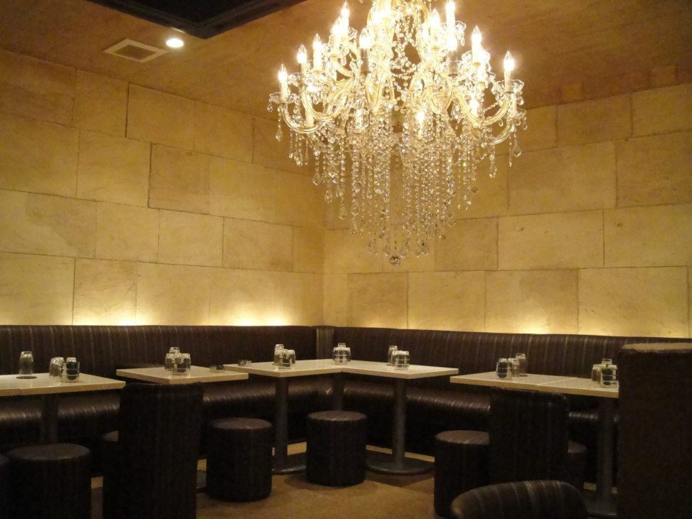 最新の海外インテリア照明の納品事例集 | CLUB「グラマラス」様にクリスタル大型シャンデリアを納品しました。 最新の海外インテリア照明の納品事例集 | CLUB「グラマラス」様にクリスタル大型シャンデリアを納品しました。