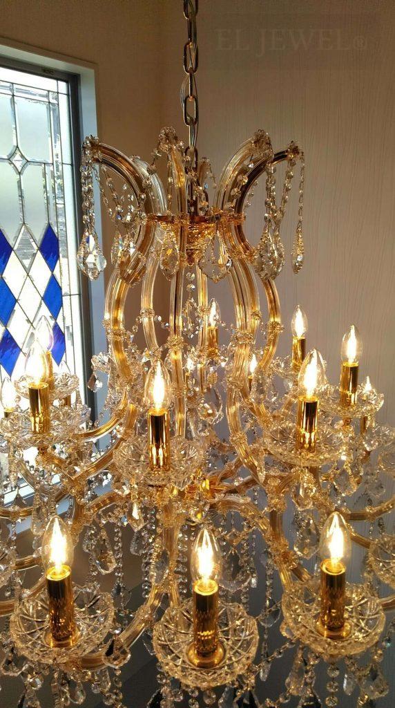 最新の海外インテリア照明の納品事例集 | 大きな吹き抜けに大型のクリスタルシャンデリアを納品しました。 最新の海外インテリア照明の納品事例集 | 大きな吹き抜けに大型のクリスタルシャンデリアを納品しました。