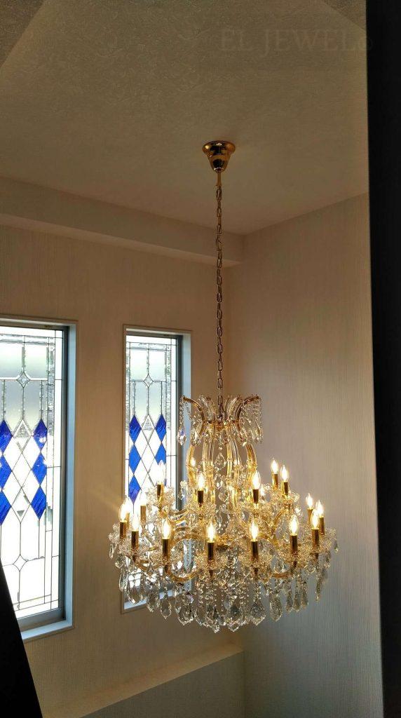 最新の海外インテリア照明の納品事例集 | 大きな吹き抜けに大型のクリスタルシャンデリアを納品しました。 最新の海外インテリア照明の納品事例集 | 大きな吹き抜けに大型のクリスタルシャンデリアを納品しました。