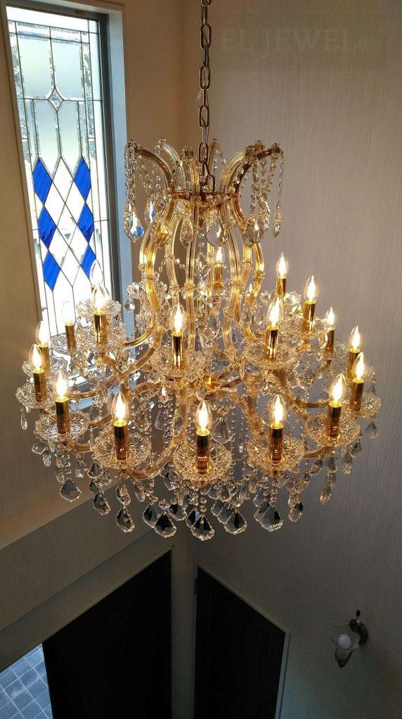 最新の海外インテリア照明の納品事例集 | 大きな吹き抜けに大型のクリスタルシャンデリアを納品しました。 最新の海外インテリア照明の納品事例集 | 大きな吹き抜けに大型のクリスタルシャンデリアを納品しました。