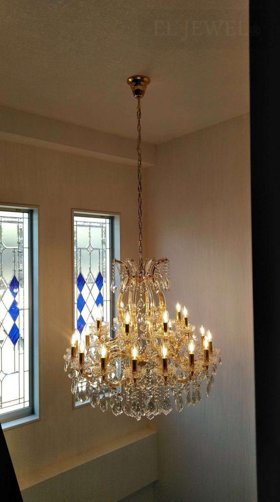 最新の海外インテリア照明の納品事例集 | 大きな吹き抜けに大型のクリスタルシャンデリアを納品しました。 最新の海外インテリア照明の納品事例集 | 大きな吹き抜けに大型のクリスタルシャンデリアを納品しました。