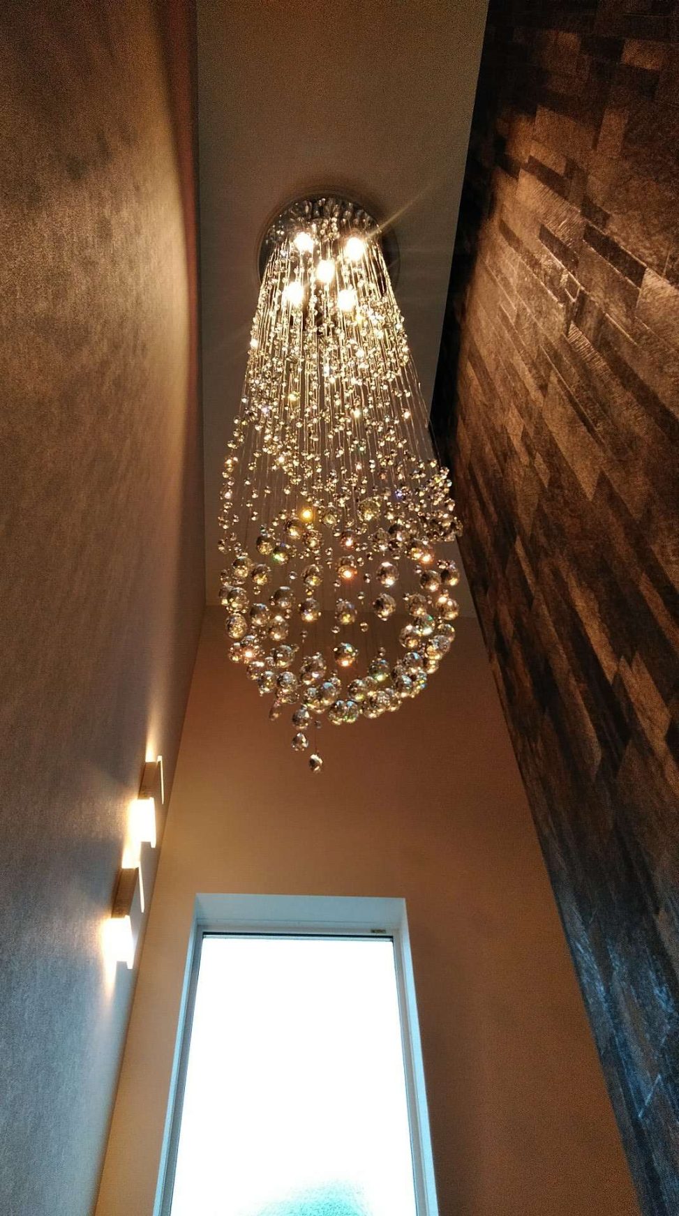 最新の海外インテリア照明の納品事例集 | モダンな吹き抜けにクリスタルワイヤーアートシャンデリアを納品しました。 最新の海外インテリア照明の納品事例集 | モダンな吹き抜けにクリスタルワイヤーアートシャンデリアを納品しました。