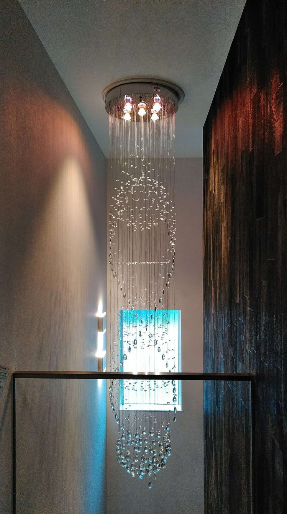 最新の海外インテリア照明の納品事例集 | モダンな吹き抜けにクリスタルワイヤーアートシャンデリアを納品しました。 最新の海外インテリア照明の納品事例集 | モダンな吹き抜けにクリスタルワイヤーアートシャンデリアを納品しました。