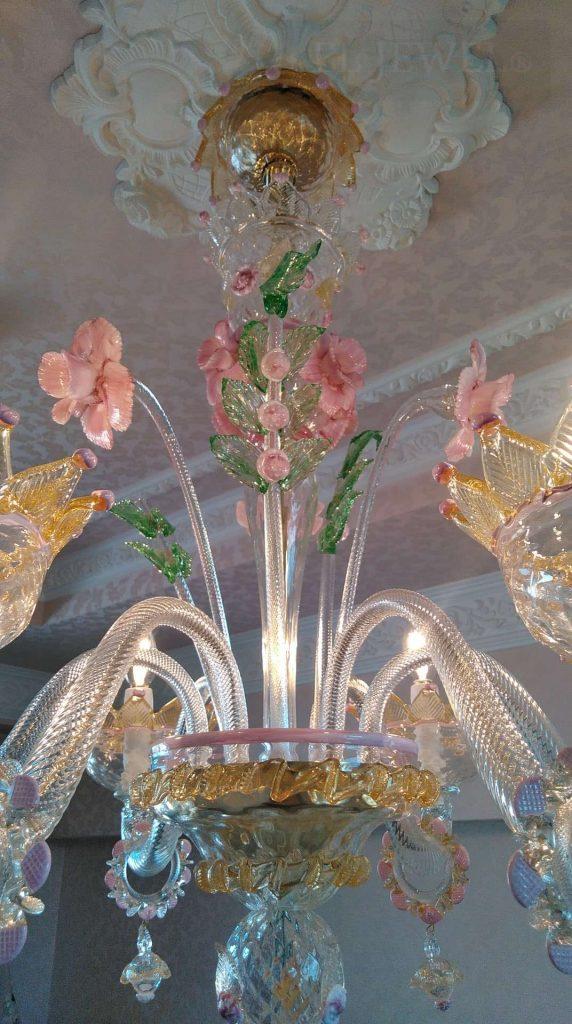 最新の海外インテリア照明の納品事例集 | 芸術的な特注ピンクカラーの美しいムラノシャンデリアを納品しました。 最新の海外インテリア照明の納品事例集 | 芸術的な特注ピンクカラーの美しいムラノシャンデリアを納品しました。