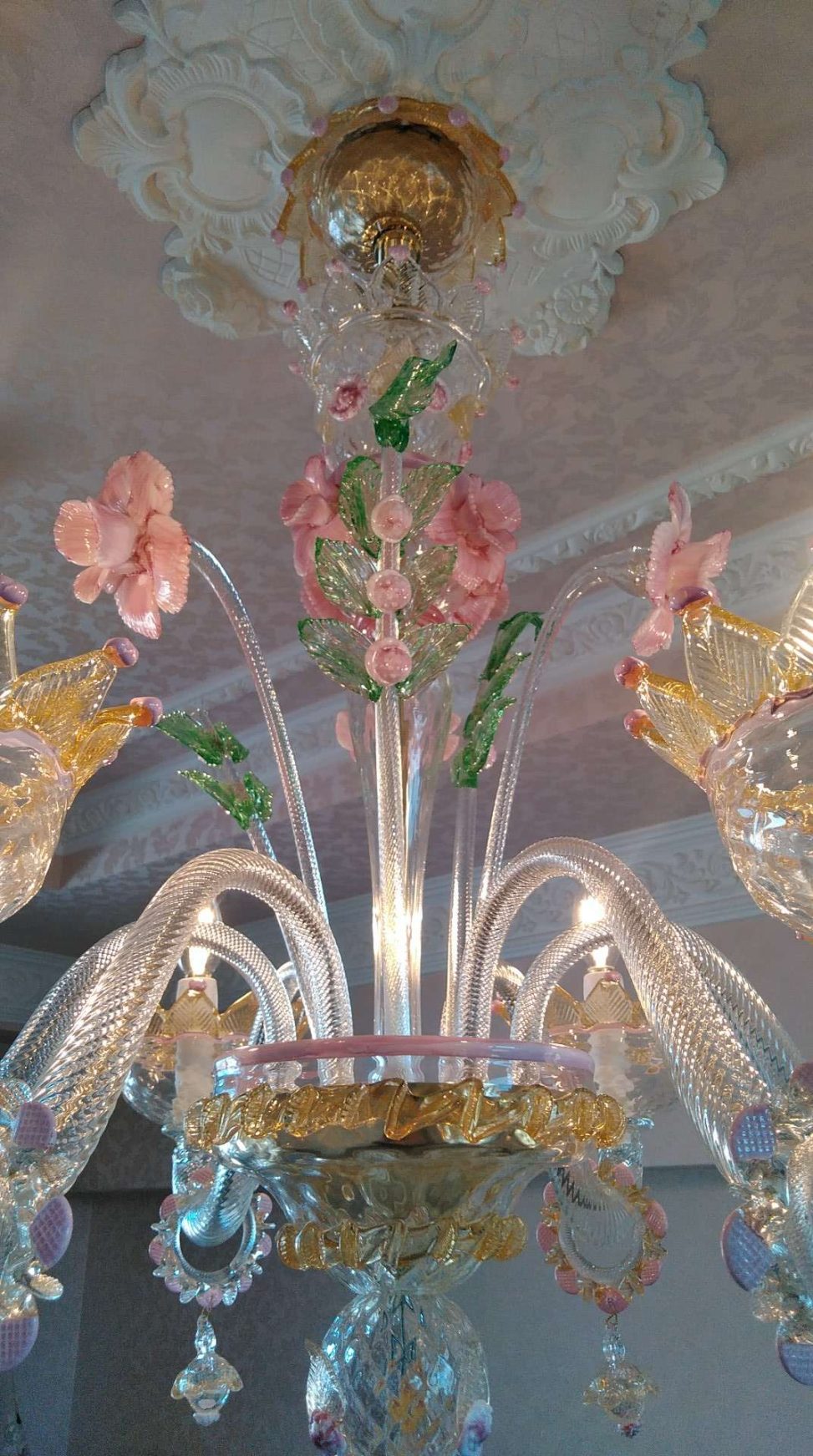 最新の海外インテリア照明の納品事例集 | 芸術的な特注ピンクカラーの美しいムラノシャンデリアを納品しました。 最新の海外インテリア照明の納品事例集 | 芸術的な特注ピンクカラーの美しいムラノシャンデリアを納品しました。