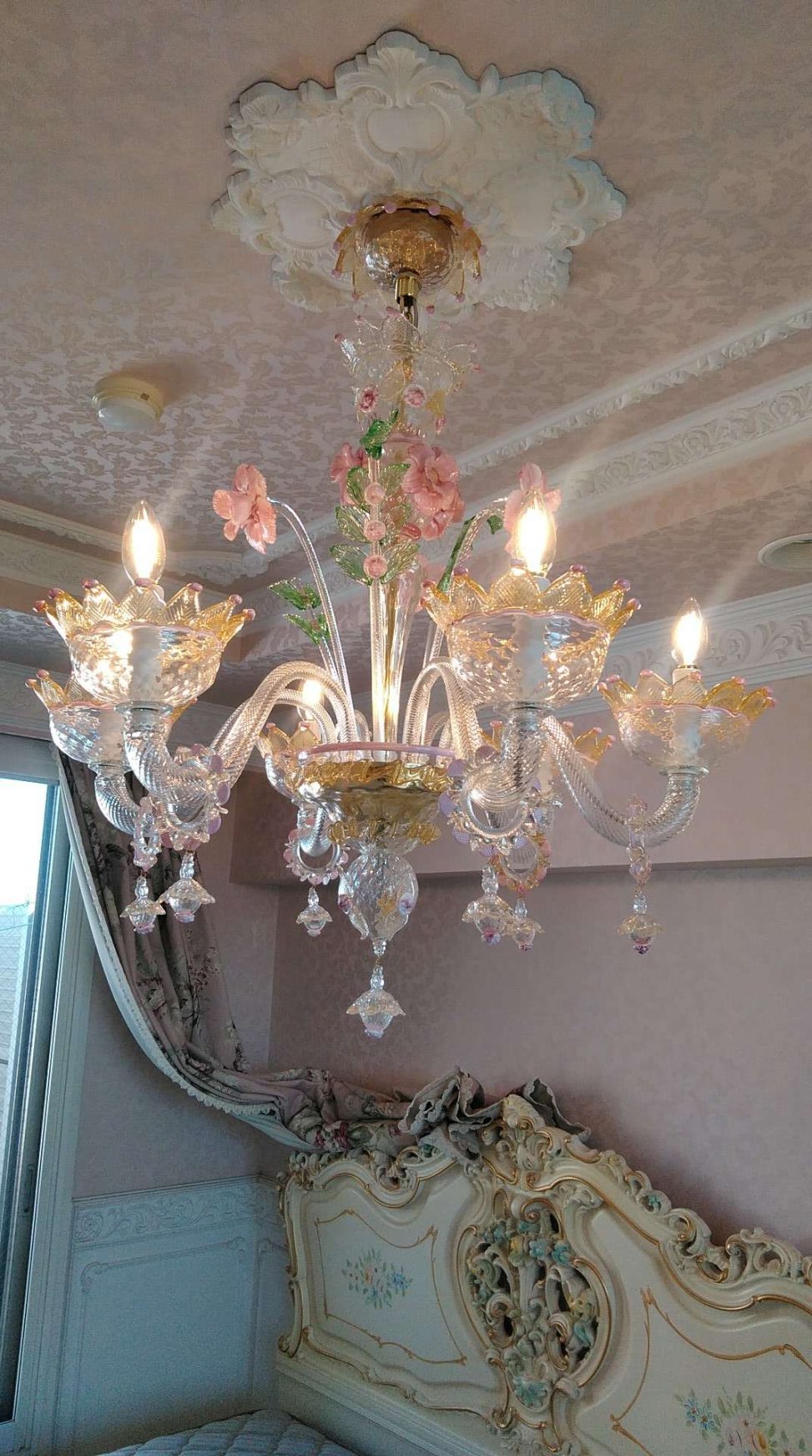 最新の海外インテリア照明の納品事例集 | 芸術的な特注ピンクカラーの美しいムラノシャンデリアを納品しました。 最新の海外インテリア照明の納品事例集 | 芸術的な特注ピンクカラーの美しいムラノシャンデリアを納品しました。