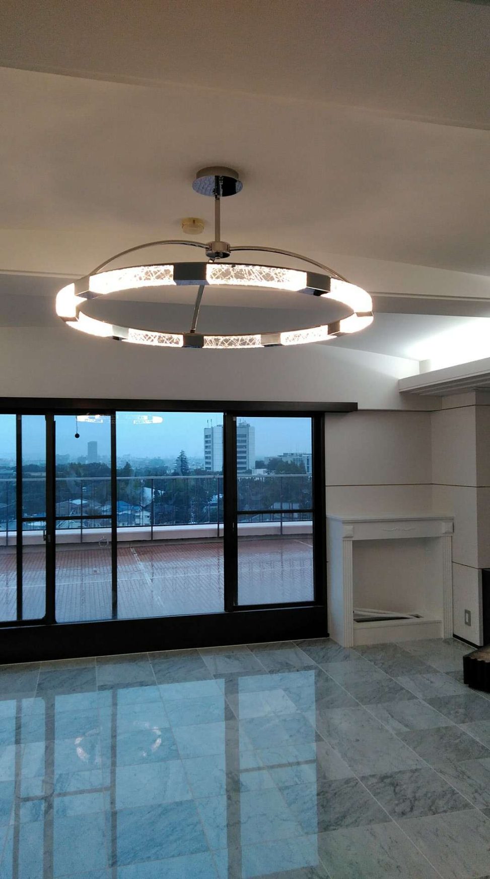 最新の海外インテリア照明の納品事例集 | 美しいフープ型モダン照明のALLEGRIを邸宅様に納品いたしました。 最新の海外インテリア照明の納品事例集 | 美しいフープ型モダン照明のALLEGRIを邸宅様に納品いたしました。