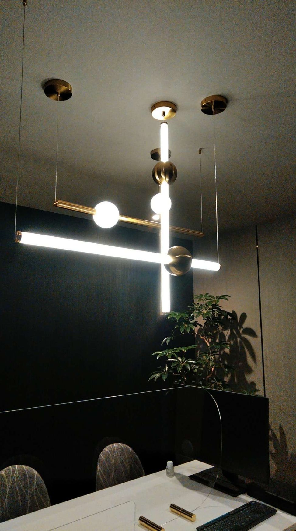 最新の海外インテリア照明の納品事例集 | マンションのモデルルーム様の商談室にモダン照明を納品しました。 最新の海外インテリア照明の納品事例集 | マンションのモデルルーム様の商談室にモダン照明を納品しました。