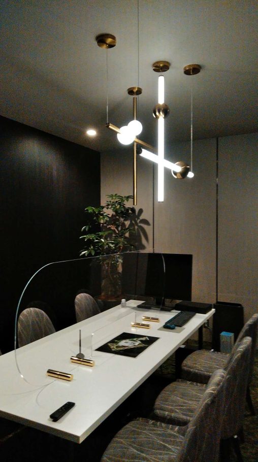 インテリア照明の納品実績 | マンションのモデルルーム様の商談室にモダン照明を納品しました。