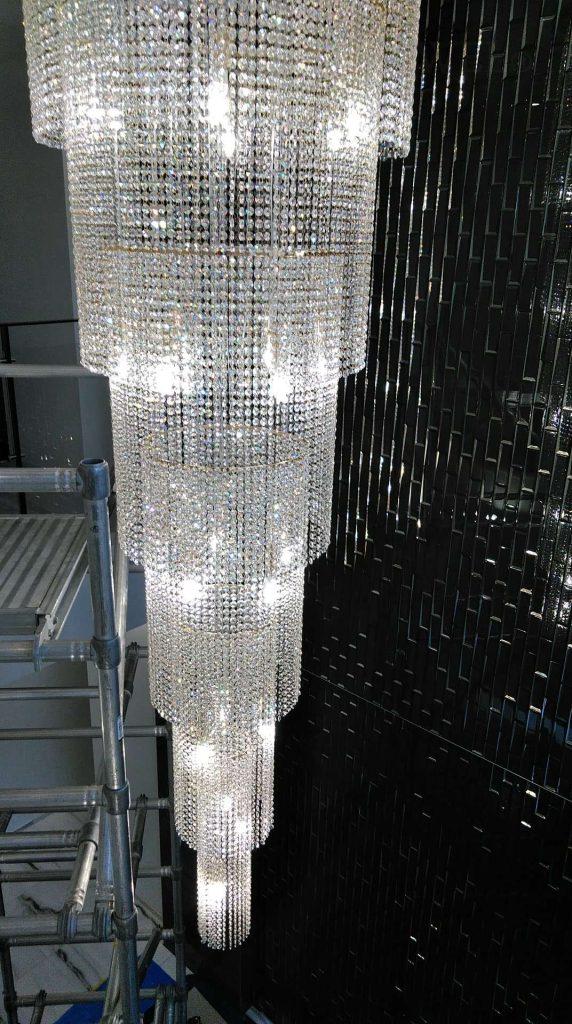 最新の海外インテリア照明の納品事例集 | 特注オーダー吹き抜けクリスタルシャンデリアを納品しました。 最新の海外インテリア照明の納品事例集 | 特注オーダー吹き抜けクリスタルシャンデリアを納品しました。