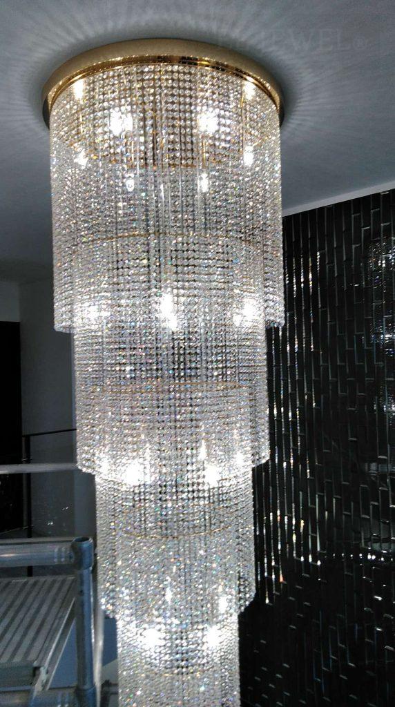 最新の海外インテリア照明の納品事例集 | 特注オーダー吹き抜けクリスタルシャンデリアを納品しました。 最新の海外インテリア照明の納品事例集 | 特注オーダー吹き抜けクリスタルシャンデリアを納品しました。