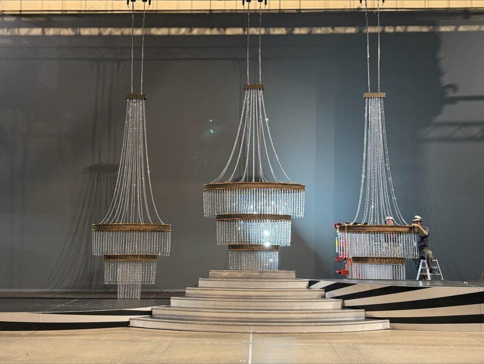 最新の海外インテリア照明の納品事例集 | 大型のクリスタルシャンデリアの取り付けはお任せください。 最新の海外インテリア照明の納品事例集 | 大型のクリスタルシャンデリアの取り付けはお任せください。