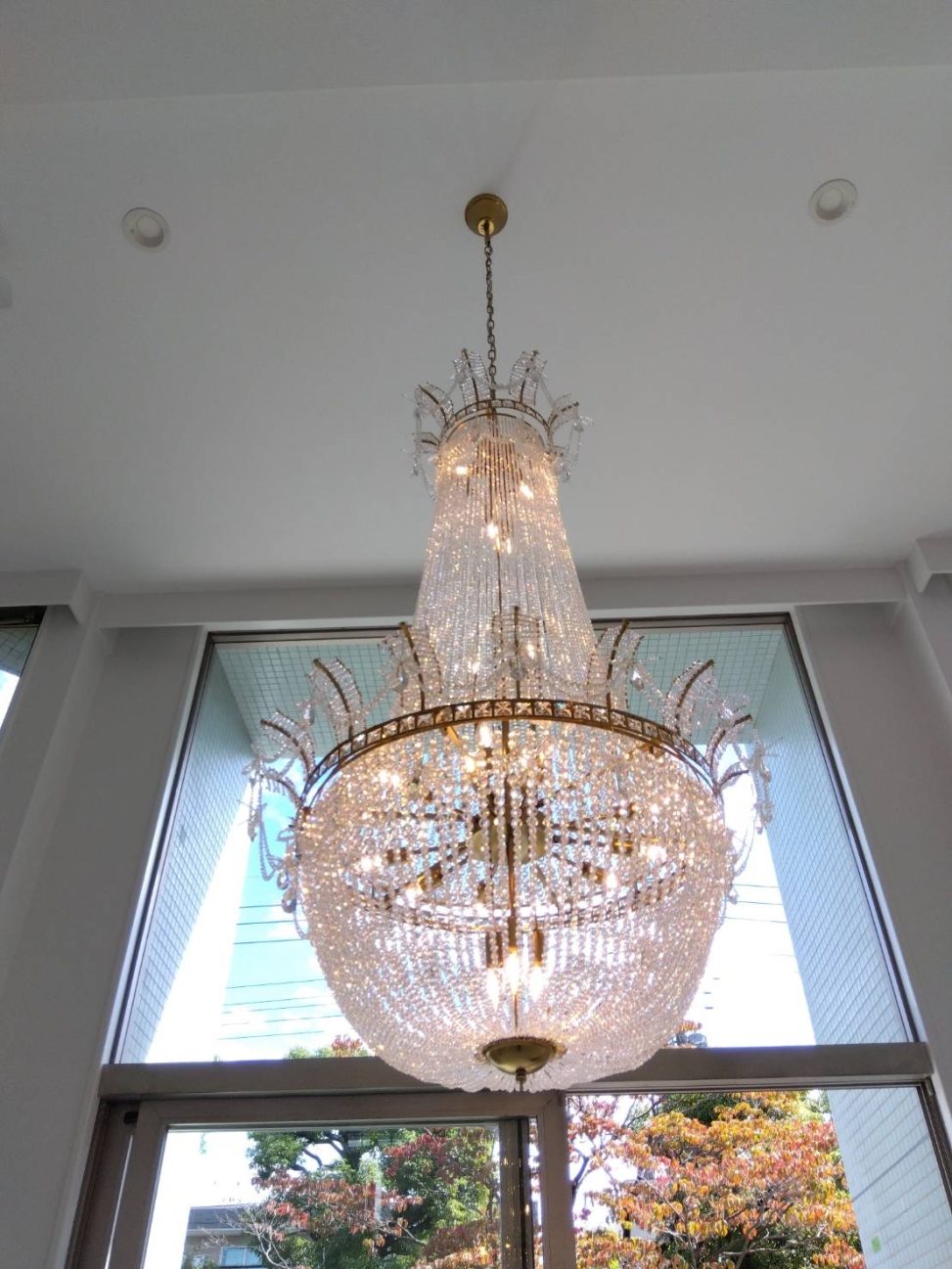 最新の海外インテリア照明の納品事例集 | 個人様邸のエンパイアスタイルのクリスタルシャンデリアを納品しました。 最新の海外インテリア照明の納品事例集 | 個人様邸のエンパイアスタイルのクリスタルシャンデリアを納品しました。