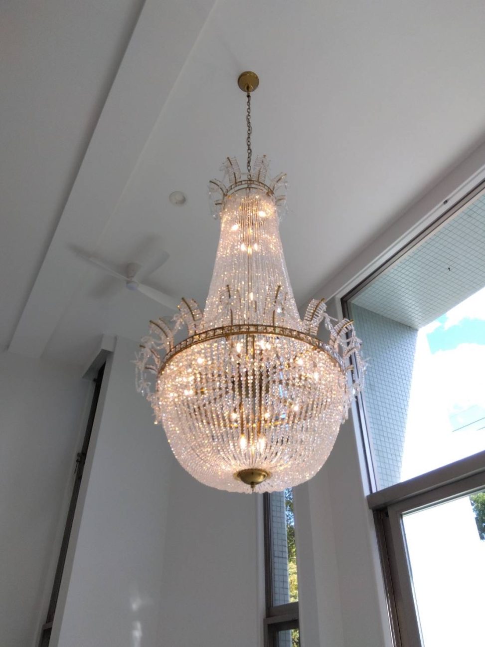 最新の海外インテリア照明の納品事例集 | 個人様邸のエンパイアスタイルのクリスタルシャンデリアを納品しました。 最新の海外インテリア照明の納品事例集 | 個人様邸のエンパイアスタイルのクリスタルシャンデリアを納品しました。