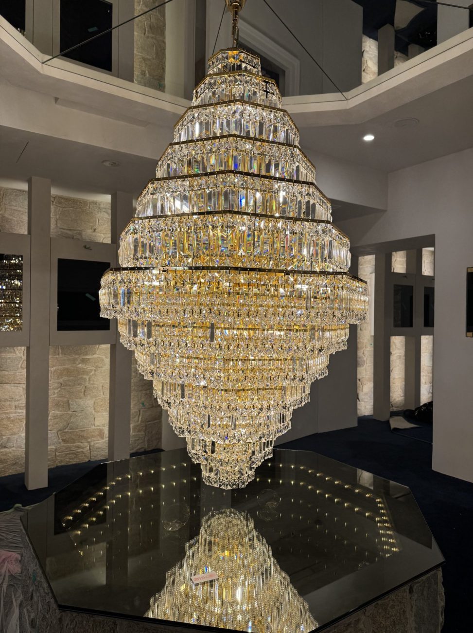 最新の海外インテリア照明の納品事例集 | 特注シャンデリアの製作はどこに頼むべき?大型オーダーメイド事例をご紹介! 最新の海外インテリア照明の納品事例集 | 特注シャンデリアの製作はどこに頼むべき?大型オーダーメイド事例をご紹介!