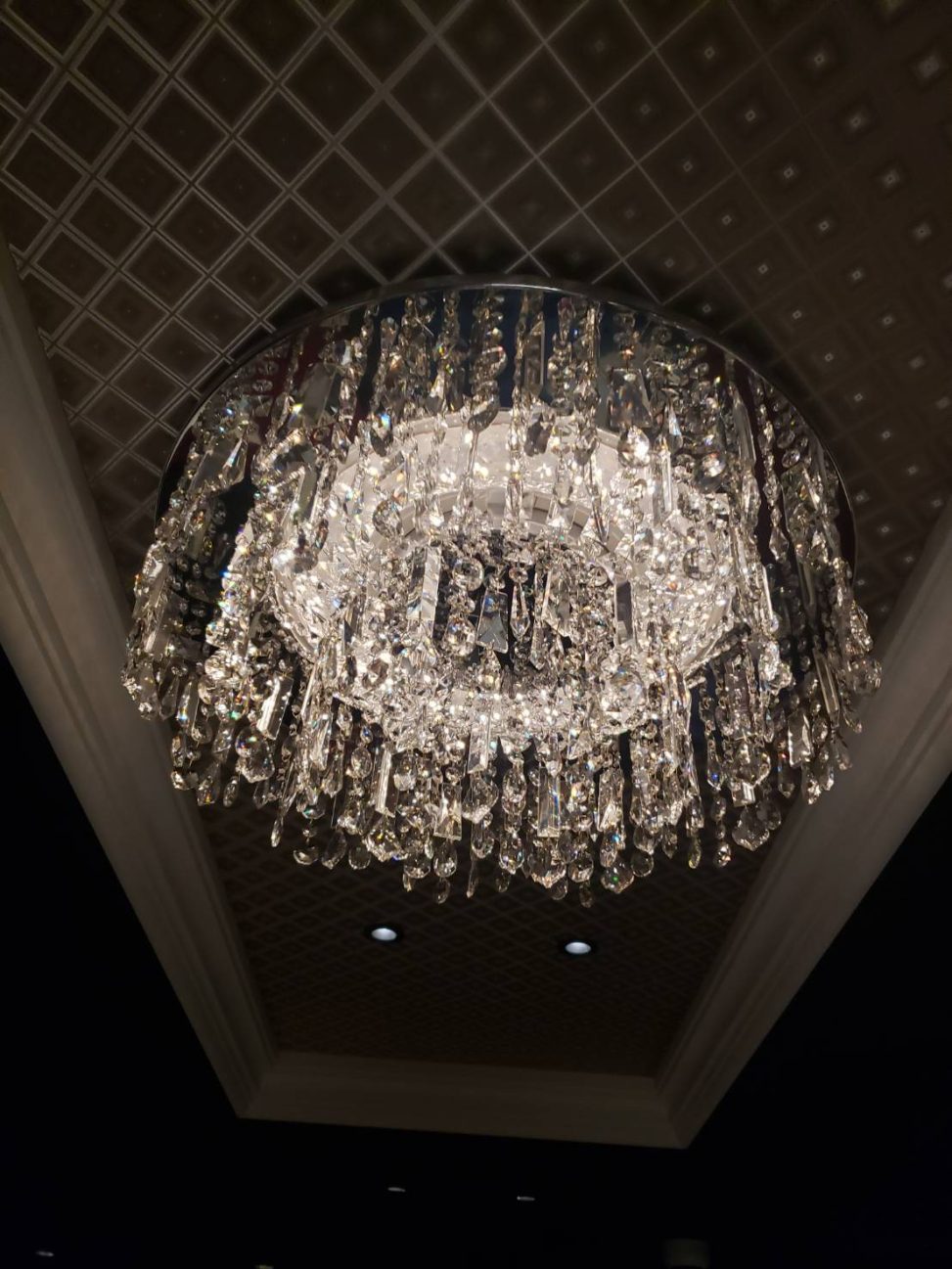 最新の海外インテリア照明の納品事例集 | 2台のクリスタルシャンデリアの清掃を行いました。(費用について) 最新の海外インテリア照明の納品事例集 | 2台のクリスタルシャンデリアの清掃を行いました。(費用について)