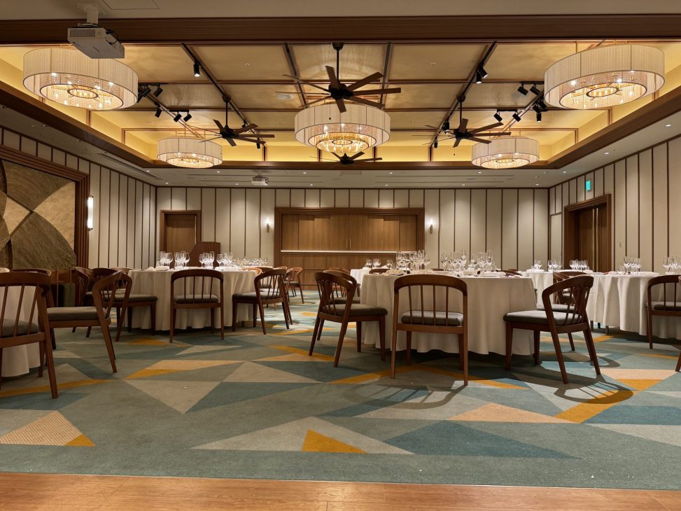 最新の海外インテリア照明の納品事例集 | ウッドスタイルの結婚式場様に上品なモダン照明、ウォールブラケットを納品しました。 最新の海外インテリア照明の納品事例集 | ウッドスタイルの結婚式場様に上品なモダン照明、ウォールブラケットを納品しました。