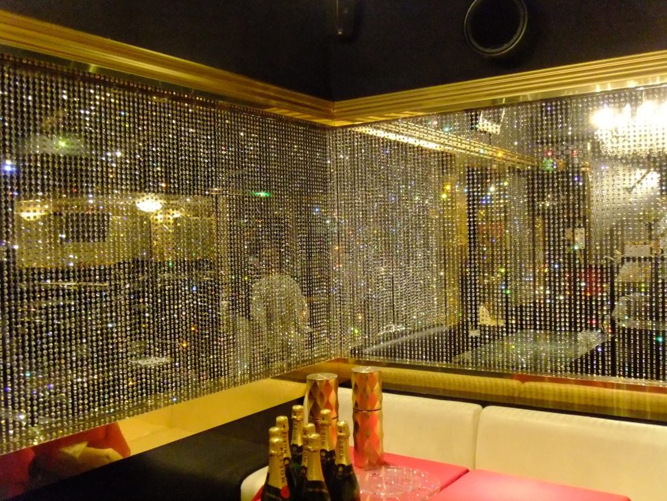 最新の海外インテリア照明の納品事例集 | 六本木マハラジャ様にクリスタルラインカーテンを納品しました。 最新の海外インテリア照明の納品事例集 | 六本木マハラジャ様にクリスタルラインカーテンを納品しました。