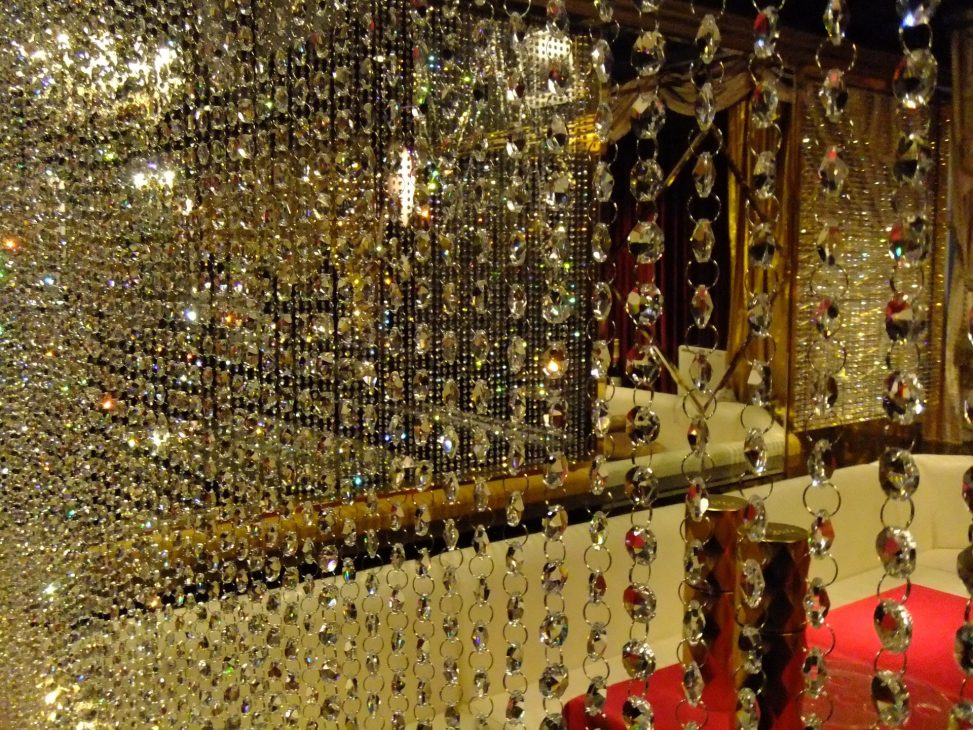 最新の海外インテリア照明の納品事例集 | 六本木マハラジャ様にクリスタルラインカーテンを納品しました。 最新の海外インテリア照明の納品事例集 | 六本木マハラジャ様にクリスタルラインカーテンを納品しました。