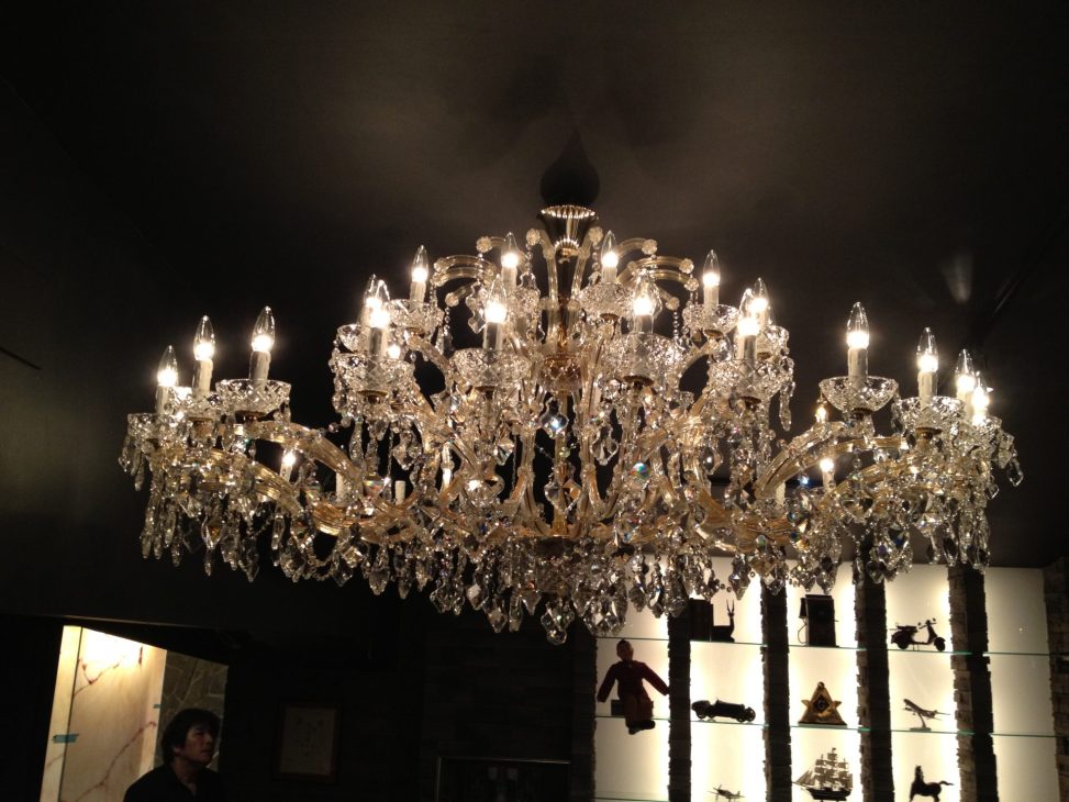 最新の海外インテリア照明の納品事例集 | 六本木クラブミロウ店様に特注オーダーメイドシャンデリアを納品しました。 最新の海外インテリア照明の納品事例集 | 六本木クラブミロウ店様に特注オーダーメイドシャンデリアを納品しました。