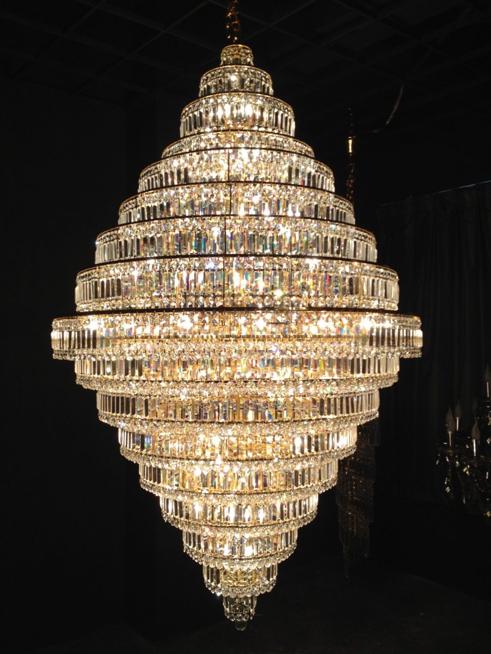 最新の海外インテリア照明の納品事例集 | 六本木クラブミロウ店様に特注オーダーメイドシャンデリアを納品しました。 最新の海外インテリア照明の納品事例集 | 六本木クラブミロウ店様に特注オーダーメイドシャンデリアを納品しました。