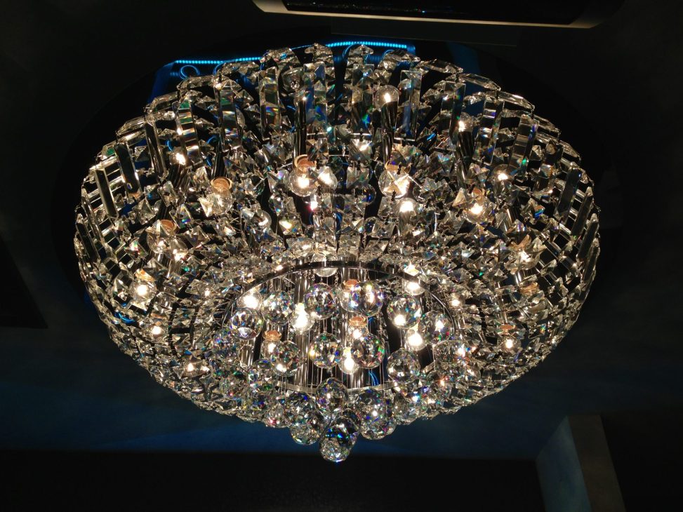 最新の海外インテリア照明の納品事例集 | 千葉県のスリーアローズクラブ店様にクリスタルシャンデリアを納品しました。 最新の海外インテリア照明の納品事例集 | 千葉県のスリーアローズクラブ店様にクリスタルシャンデリアを納品しました。