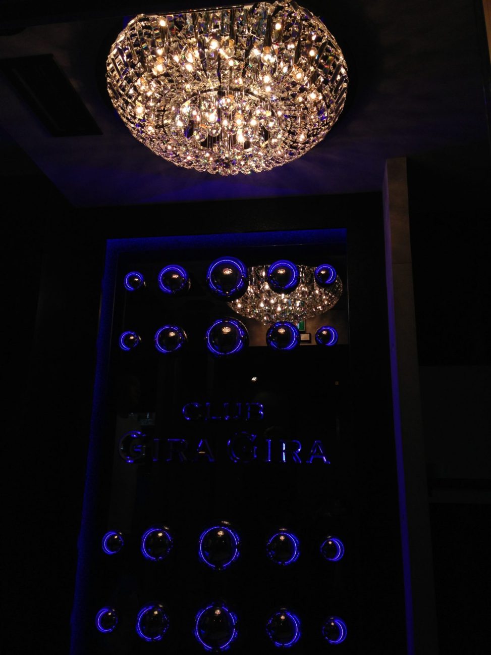 最新の海外インテリア照明の納品事例集 | 千葉県のスリーアローズクラブ店様にクリスタルシャンデリアを納品しました。 最新の海外インテリア照明の納品事例集 | 千葉県のスリーアローズクラブ店様にクリスタルシャンデリアを納品しました。