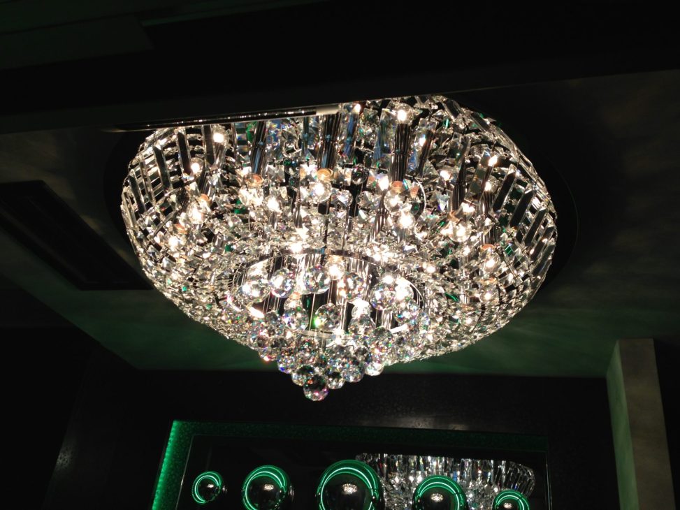 最新の海外インテリア照明の納品事例集 | 千葉県のスリーアローズクラブ店様にクリスタルシャンデリアを納品しました。 最新の海外インテリア照明の納品事例集 | 千葉県のスリーアローズクラブ店様にクリスタルシャンデリアを納品しました。